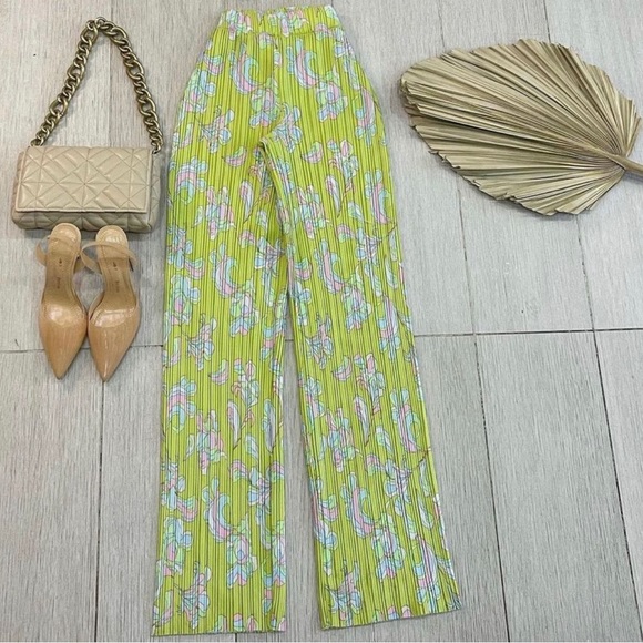 Zara Pants - ZARA BLOGGERS FAV PRINTED
PLEATED  PRINTED PANTS WITH PLEAT